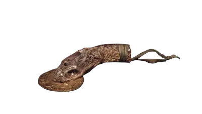 243_Indtørret snogehoved med en Salzburgergylden i gabet. Der findes flere