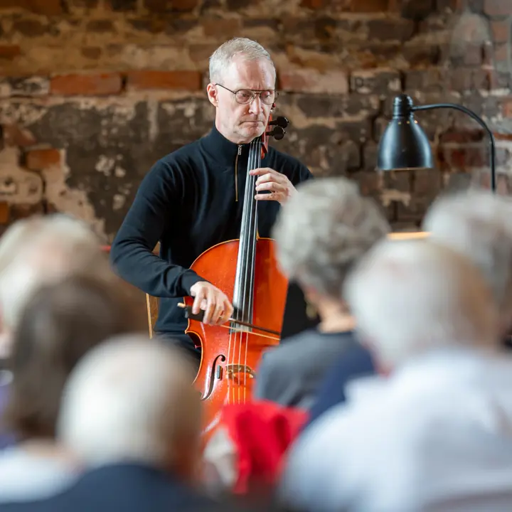 Cellokoncert med Bachs cellosuiter | Koldinghus