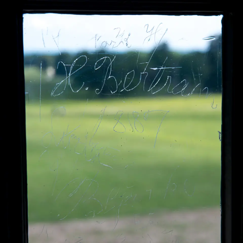 Inscriptions on the windowpanes