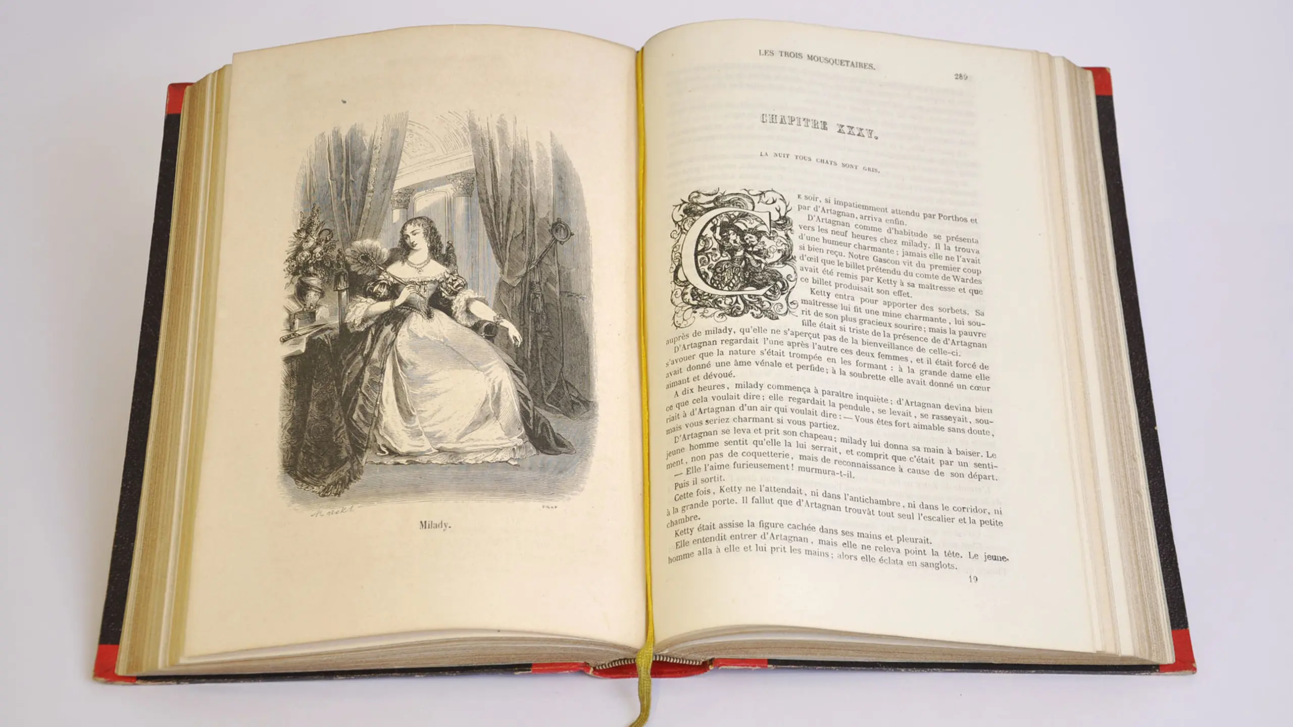 Christian 8. læste højt for Dronning Caroline Amalie i denne bog om aftenen inden han blev syg og døde. Bogen findes i Dronning Caroline Amalies Bibliotek på Amalienborg.